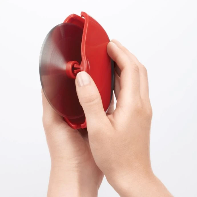 OXO Good Grips Clean Cut Stainless Steel Pizza Cutter 2 OXO Good Grips Clean Cut Stainless Steel Pizza Cutter