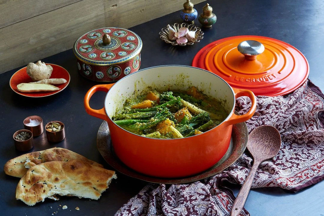 Le Creuset Dutch Ovens Le Creuset Signature 3.5 Quart Round Enameled Cast Iron Dutch Oven 12 Le Creuset Dutch Ovens Le Creuset Signature 3.5 Quart Round Enameled Cast Iron Dutch Oven