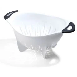 OXO Good Grips 3 1/2-Quart Plastic Colander Cook With OXO