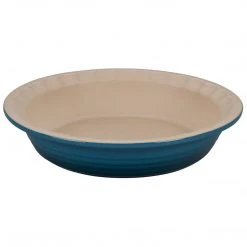 Le Creuset 9 Inch Stoneware Pie Dish Le Creuset Bakeware 22 Le Creuset 9 Inch Stoneware Pie Dish Le Creuset Bakeware
