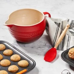 Le Creuset 2 Quart Stoneware Batter Bowl Le Creuset Wine & Kitchen Tools