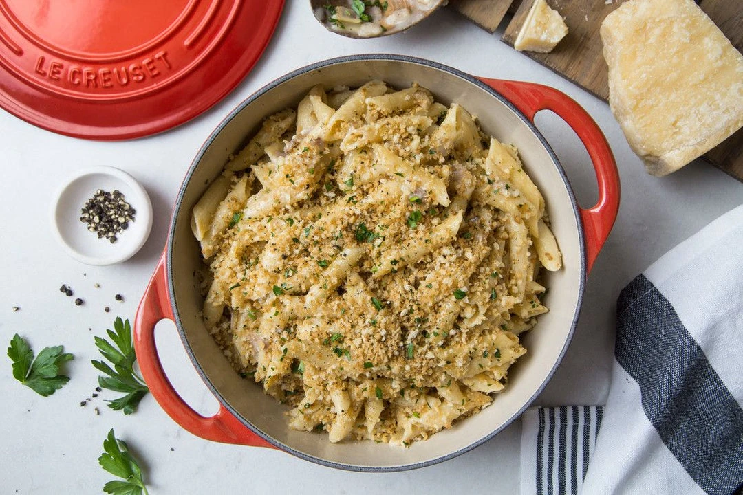 Le Creuset Dutch Ovens Le Creuset Signature 3.5 Quart Round Enameled Cast Iron Dutch Oven 14 Le Creuset Dutch Ovens Le Creuset Signature 3.5 Quart Round Enameled Cast Iron Dutch Oven