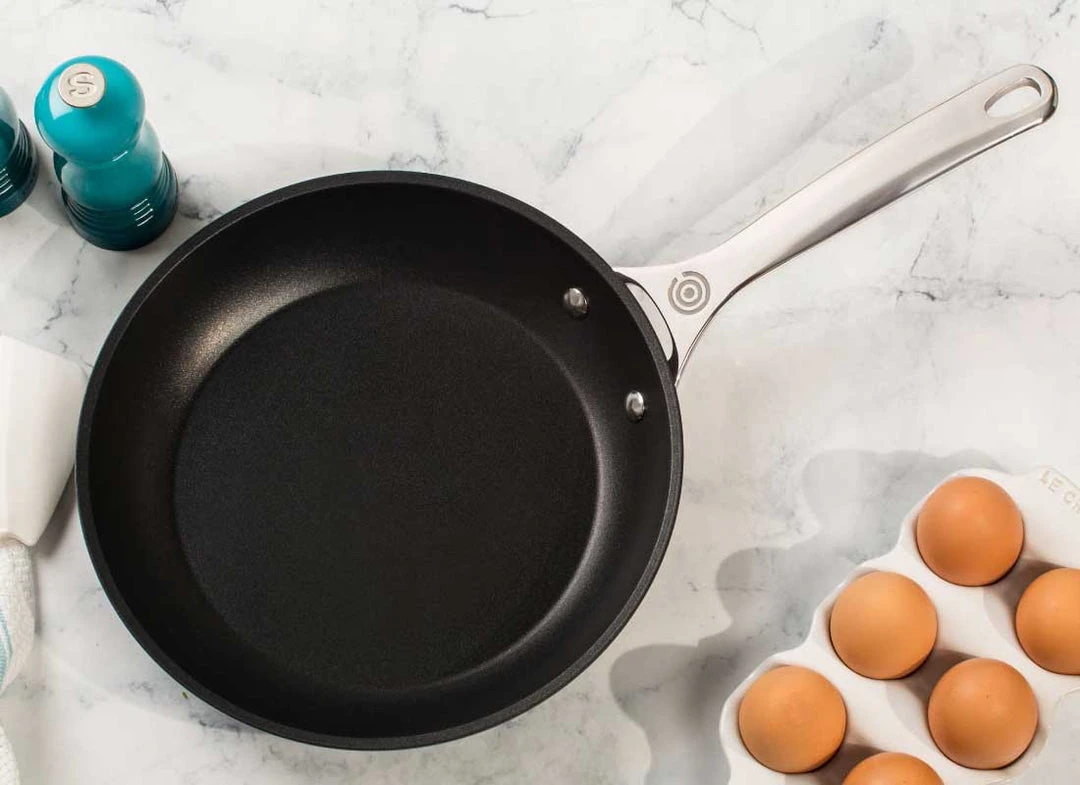 Le Creuset Toughened Nonstick Pro 9.5 Inch Fry Pan Le Creuset Skillets & Frypans 5 Le Creuset Toughened Nonstick Pro 9.5 Inch Fry Pan Le Creuset Skillets & Frypans
