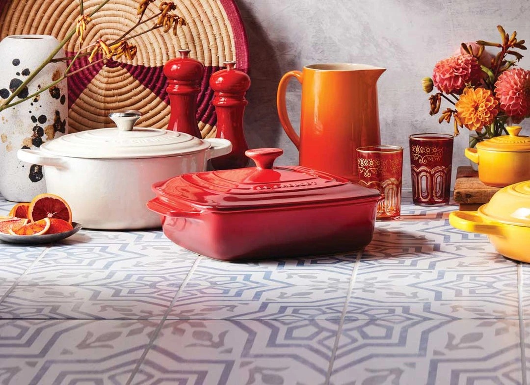 Le Creuset Bakeware Le Creuset 2.75 Quart Covered Square Stoneware Casserole 2 Le Creuset Bakeware Le Creuset 2.75 Quart Covered Square Stoneware Casserole