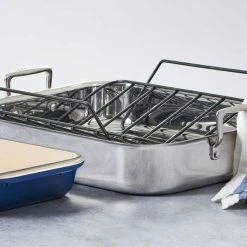 Le Creuset Bakeware Le Creuset Small Stainless Steel Roasting Pan W/Nonstick Rack 7 Le Creuset Bakeware Le Creuset Small Stainless Steel Roasting Pan W/Nonstick Rack