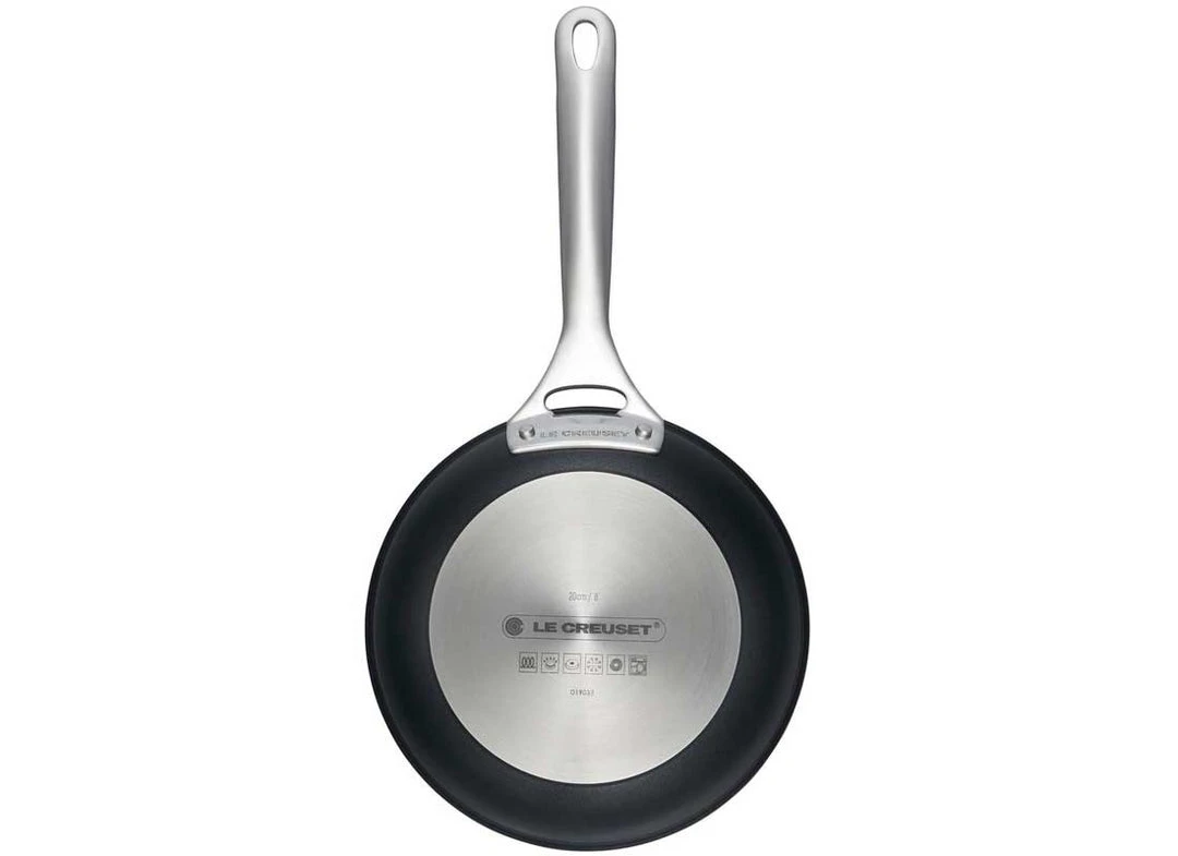 Le Creuset Toughened Nonstick Pro 9.5 Inch Fry Pan Le Creuset Skillets & Frypans 2 Le Creuset Toughened Nonstick Pro 9.5 Inch Fry Pan Le Creuset Skillets & Frypans
